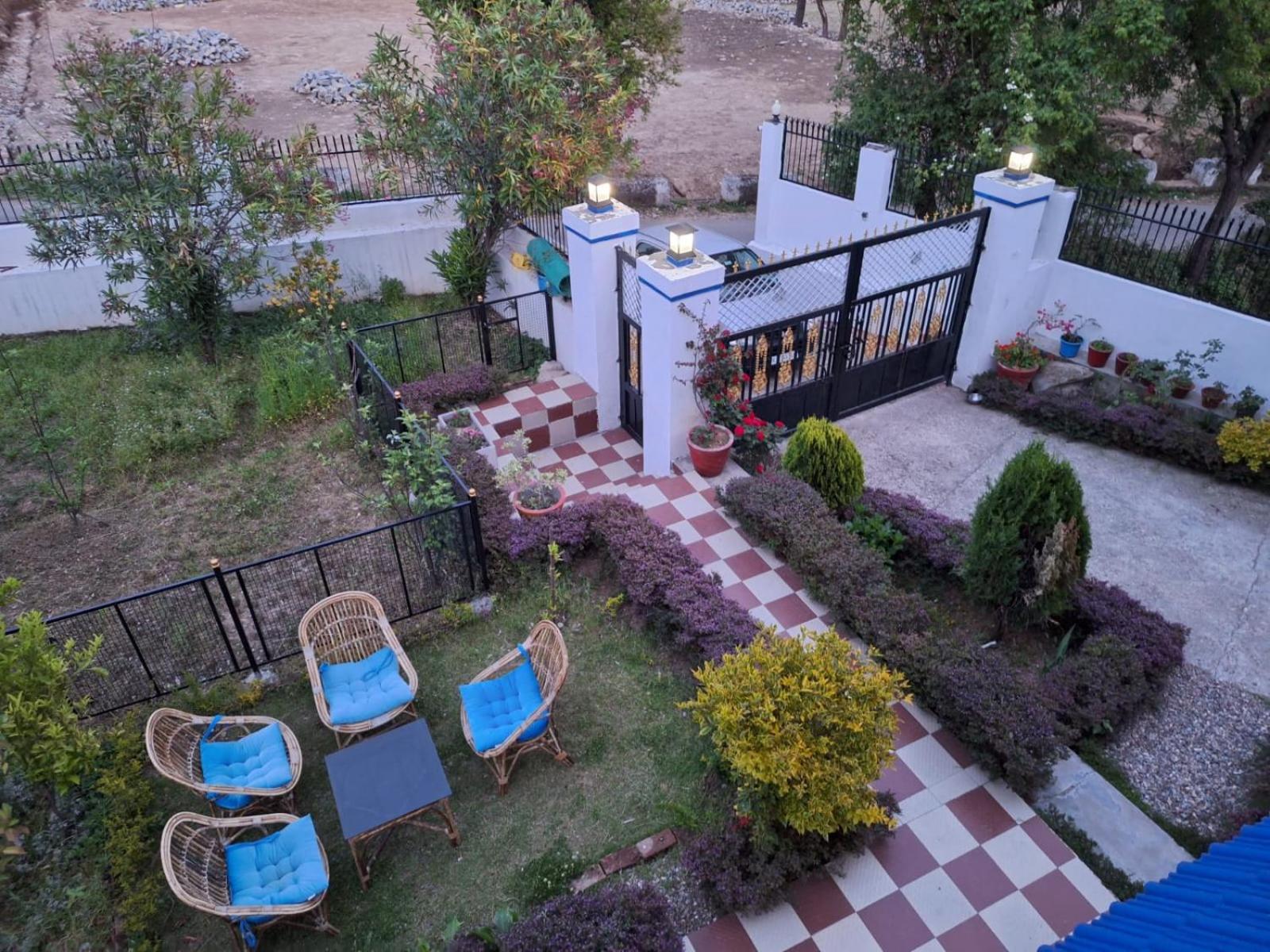 La Maison - A Boutique Bed And Breakfast Bīr Екстериор снимка