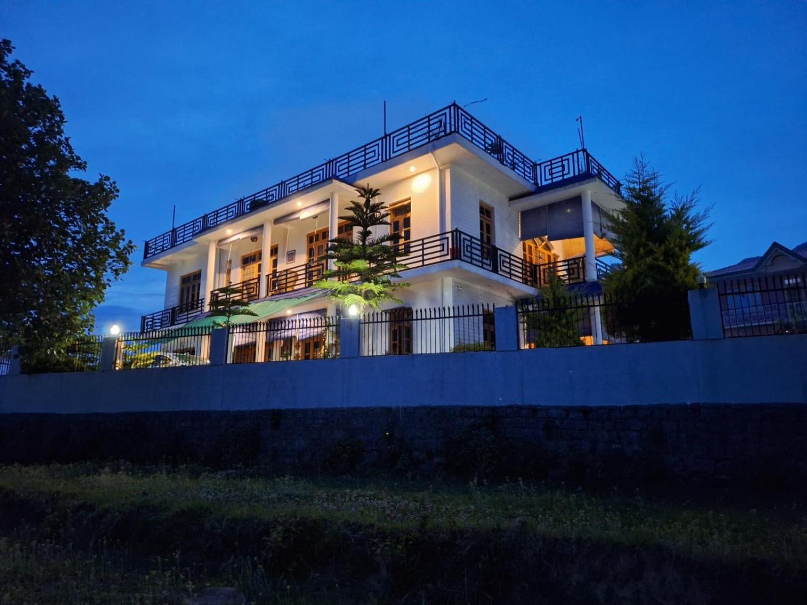 La Maison - A Boutique Bed And Breakfast Bīr Екстериор снимка